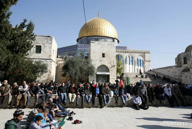 Palestinian worshippers attend friday prayers at al-Aqsa mosque, Islam's third holiest site, in Jerusalem's old city, January 4, 2013. Photo by Mahfouz Abu Turk