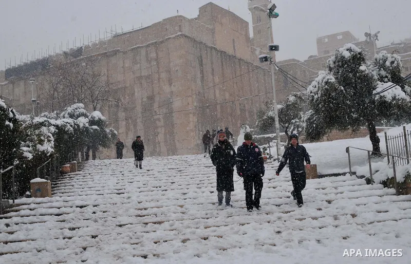 Israeli soldiers guard the Israeli settlers zones despite of the snow on January 10, 2013 in the West Bank city of Hebron. As temperatures plummeted, the bitter winds and rain that have battered the Middle East since Sun...