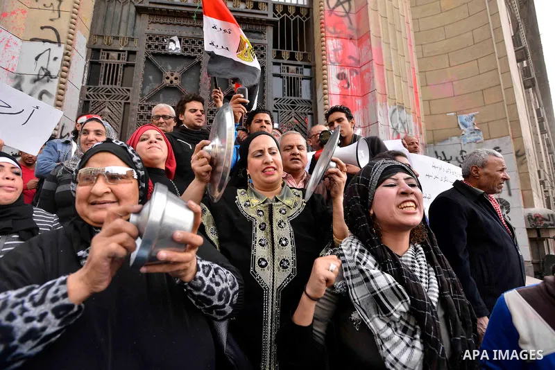 Egyptian protesters shout slogans during an anti-government demonstration against the government of President Morsi, in front of High Court, in Cairo, Egypt, 22 February 2013. The opposition accuses Morsi, Egypt's first...