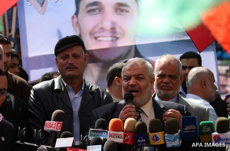 Palestinians take part in a protest against the death of a Palestinian detainee in an Israeli jail, in Gaza City February 24, 2013. Palestinian officials on Saturday demanded an international investigation into the death...