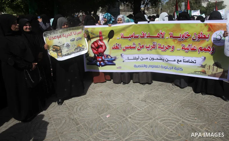Palestinian women take part in a protest against the death of a Palestinian detainee in an Israeli jail, in Gaza City February 24, 2013. Palestinian officials on Saturday demanded an international investigation into the...