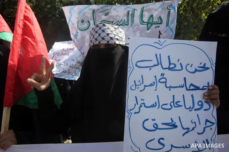 Palestinian women take part in a protest against the death of a Palestinian detainee in an Israeli jail, in Gaza City February 24, 2013. Palestinian officials on Saturday demanded an international investigation into the...