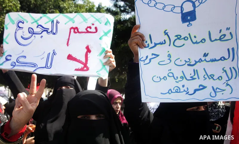 Palestinian women take part in a protest against the death of a Palestinian detainee in an Israeli jail, in Gaza City February 24, 2013. Palestinian officials on Saturday demanded an international investigation into the...