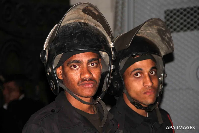 Egyptian security forces stand guard as protesters gather in front of Governorate building in Giza on February 24, 2013, as they closed its doors part of a growing campaign of civil disobedience around the country. A gro...