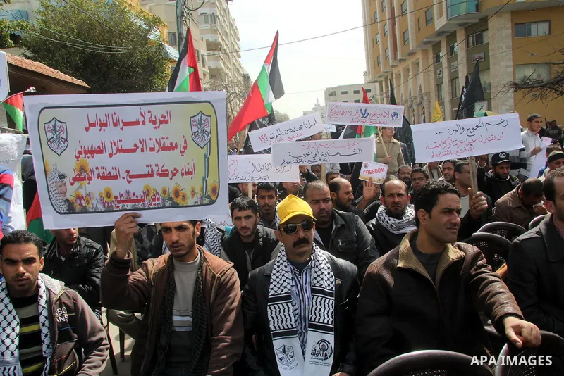 Palestinians take part in a protest against the death of a Palestinian detainee in an Israeli jail, in Gaza City February 25, 2013. Palestinian officials on Saturday demanded an international investigation into the death...