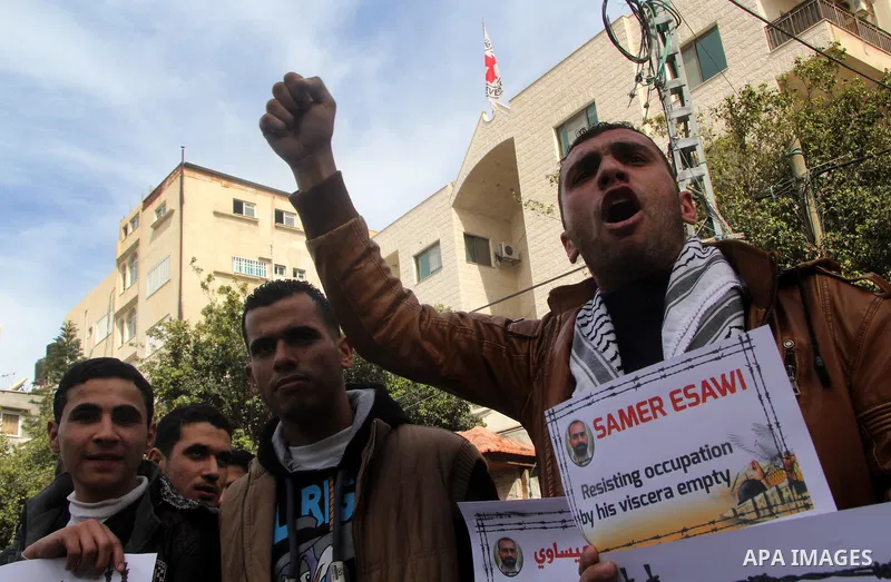Palestinians take part in a protest against the death of a Palestinian detainee in an Israeli jail, in Gaza City February 25, 2013. Palestinian officials on Saturday demanded an international investigation into the death...