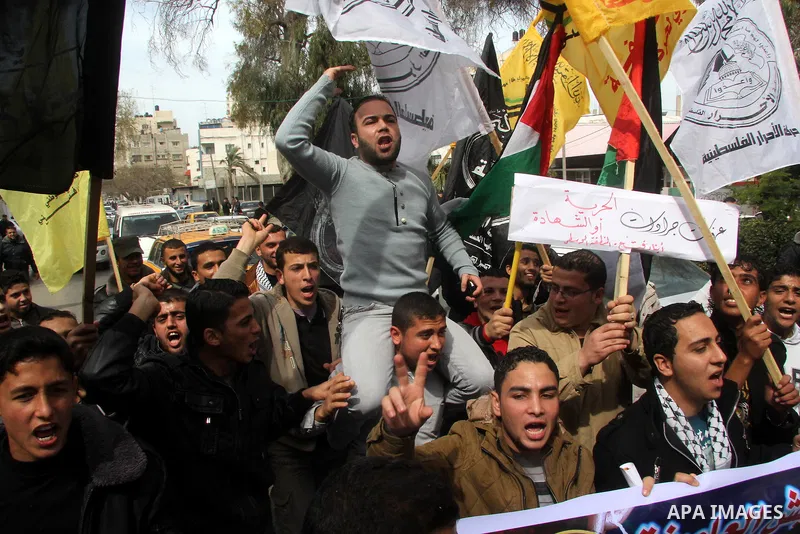 Palestinians take part in a protest against the death of a Palestinian detainee in an Israeli jail, in Gaza City February 25, 2013. Palestinian officials on Saturday demanded an international investigation into the death...