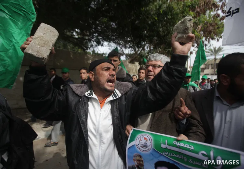 Palestinians take part in a protest against the death of a Palestinian detainee in an Israeli jail, in front of the headquarters of the United Nations in Gaza City February 25, 2013. Palestinian officials on Saturday dem...