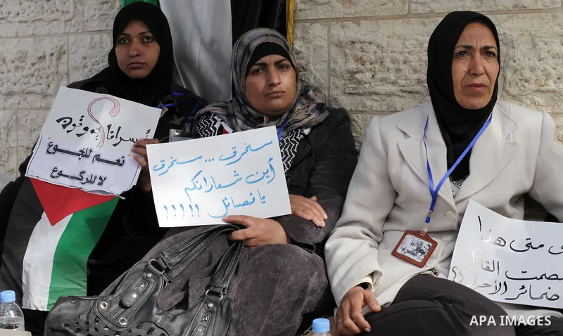 Palestinians take part in a protest against the death of a Palestinian detainee in an Israeli jail, in Gaza City February 25, 2013. Palestinian officials on Saturday demanded an international investigation into the death...