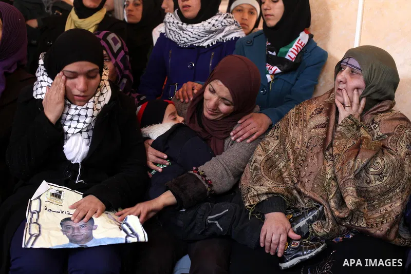 Palestinian relatives of Arafat Jaradat mourn during his funeral in the West Bank village of Se'eer, near Hebron February 25, 2013. Jaradat's death in an Israeli jail on Saturday and a hunger strike by four other Palesti...