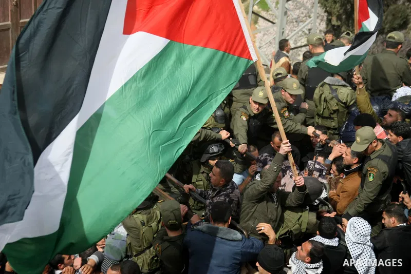 Palestinian policemen carry the body of Arafat Jaradat during his funeral in the West Bank village of Se'eer, near Hebron February 25, 2013. Jaradat's death in an Israeli jail on Saturday and a hunger strike by four othe...