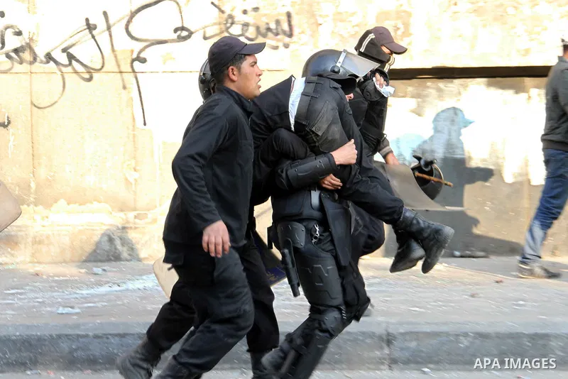 Egyptian policemen arrest an alleged rioter during clashes in Cairo, Egypt, 06 March 2013. According to the Egyptian Health Ministry on 06 March, at least 471 people were injured in overnight clashes between anti-governm...