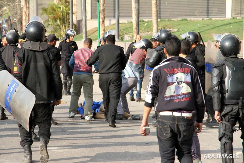 Egyptian policemen arrest an alleged rioter during clashes in Cairo, Egypt, 06 March 2013. According to the Egyptian Health Ministry on 06 March, at least 471 people were injured in overnight clashes between anti-governm...