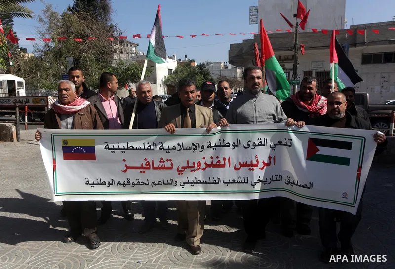 Palestinian factions hold portraits of late Venezuelan president Hugo Chavez during a rally in the Square of the unknown Soldier in Gaza city on march 07, 2013. Chavez died on 05 March from complications related to cance...