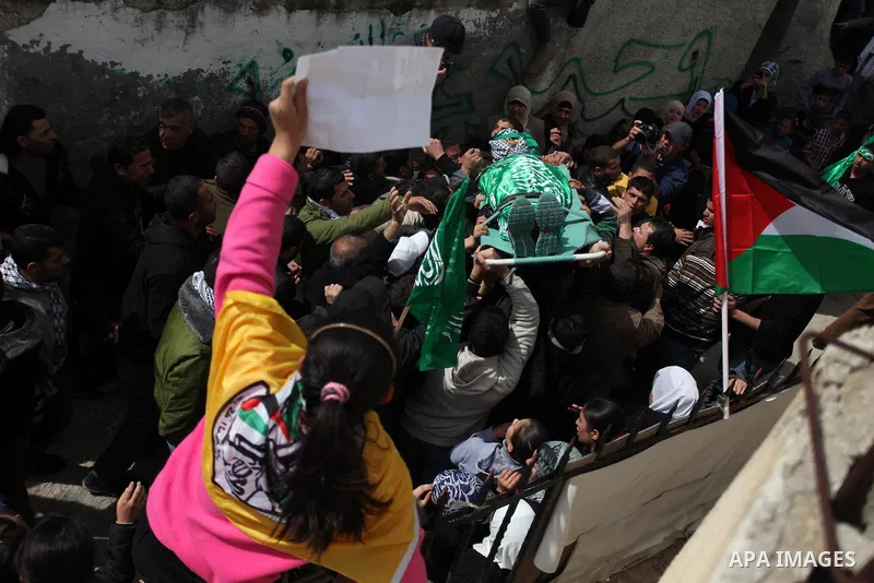 Palestinians carry the body of Mohammed Asfour, 22, during his funeral in the West Bank village of Aboud near Ramallah March 8, 2013. Asfour, shot by Israeli soldiers during a confrontation with stone-throwers in the occ...