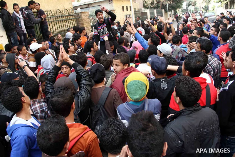 Egyptian students protest against the large education curriculums in Egyptian schools, in front of the directorate of education in Giza near cairo, on march 10, 2013. Photo by Tareq Gabas