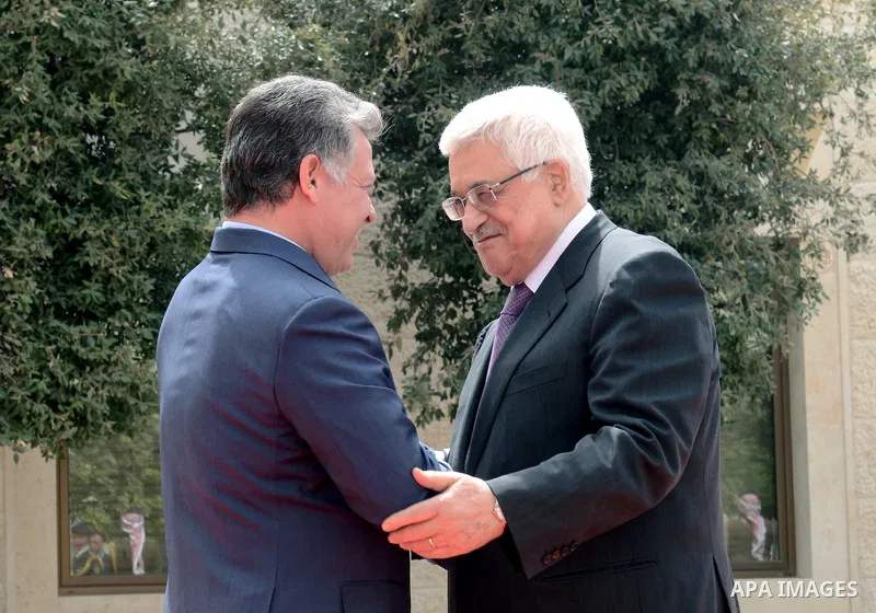 Palestinian President Mahmoud Abbas (Abu Mazen) meets with King Abdullah II, in the Jordan capital of Amman, on March 31, 2013. Photo by Thaer Ganaim