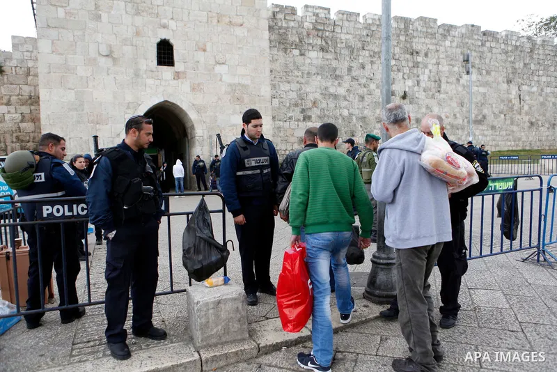 Palestinians pass through a checkpoint manned by Israeli border guards in Jerusalem's Old City on April 5, 2013. Israel's police deployed reinforcements in Jerusalem, fearing days of violent protests in the West Bank cou...
