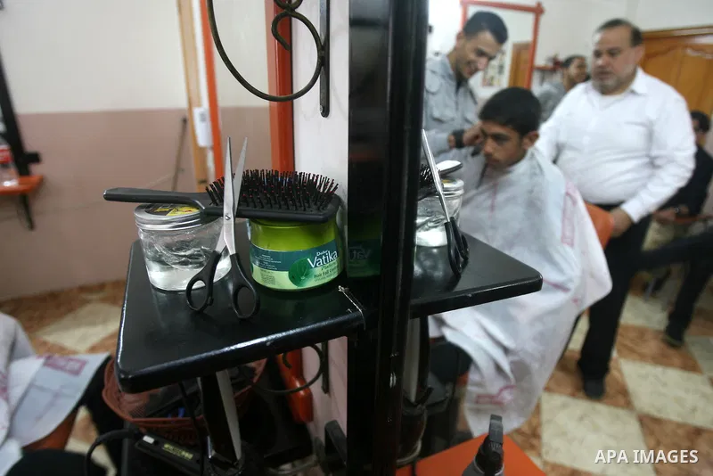 Palestinian youths attend lesson of the hairdressing beauty at The Adam Training Academy, in Rafah town in the southern Gaza Strip on Apr. 06, 2013. Photo by Eyad Al Baba