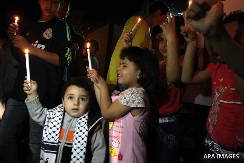 Palestinian children light candles during a rally to show solidarity with Palestinian prisoners inside Israeli jails, in Gaza City April 15, 2013. According to a Palestinian prisoners' association, at least 4900 Palestin...