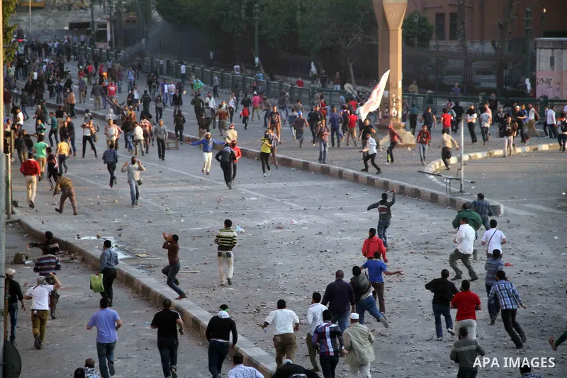 Supporters of Egyptian Muslim Brotherhood, clash with opponents in Cairo, Egypt, April 19, 2013. The injury toll rose to at least 49 in the clashes between Egyptian Muslim Brotherhood supporters and opponents in the Egyp...