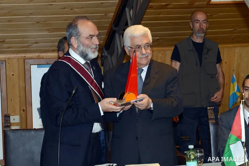 Palestinan President Mahmud Abbasreceives the Mediterranean Award for Peace in Naples, southern Italy, 28 April 2013. Abbas, currently on a visit to Italy, has confirmed on 27 April he had began holding talks about formi...