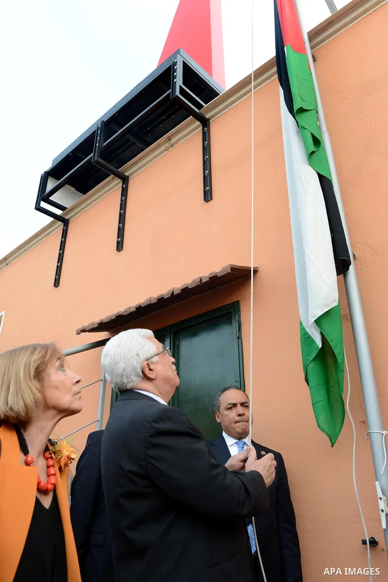 Palestinan President Mahmud Abbasreceives the Mediterranean Award for Peace in Naples, southern Italy, 28 April 2013. Abbas, currently on a visit to Italy, has confirmed on 27 April he had began holding talks about formi...