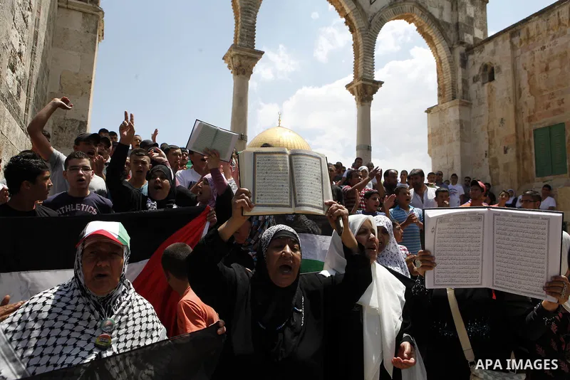 Palestinians chant slogans during a demonstration in solidarity with Al-Aqsa mosque following Friday prayers outside the Dome of the Rock in Jerusalem's Old City on May 10, 2013. Police were questioning Mufti of Jerusale...