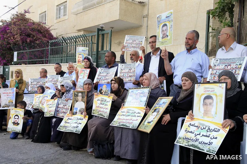 Palestinians hold pictures of Jordanian prisoners held in Israeli jails during a protest in front of Red Cross office in Jerusalem, on May. 30, 2013 in solidarity with Jordanian prisoners on hunger strike. Photo by Saeed...