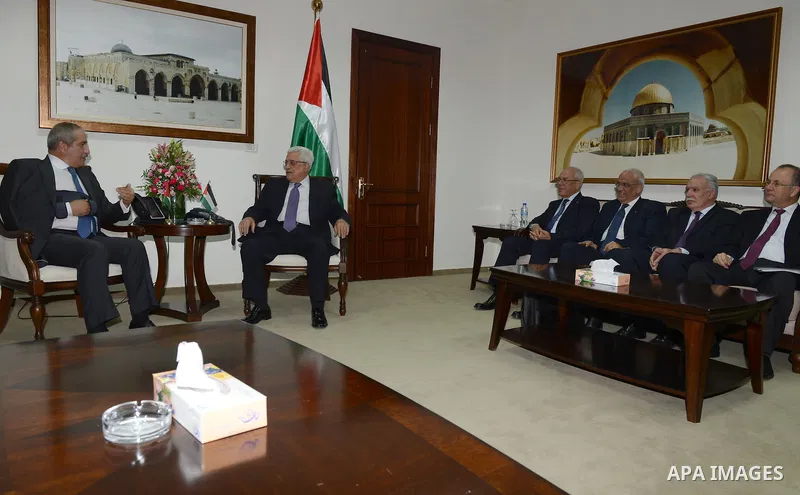 Palestinian President Mahmoud Abbas meets with Jordanian Foreign Minister Nasser Judeh in the West Bank city of Ramallah, June 02, 2013. Photo by Thaer Ganaim
