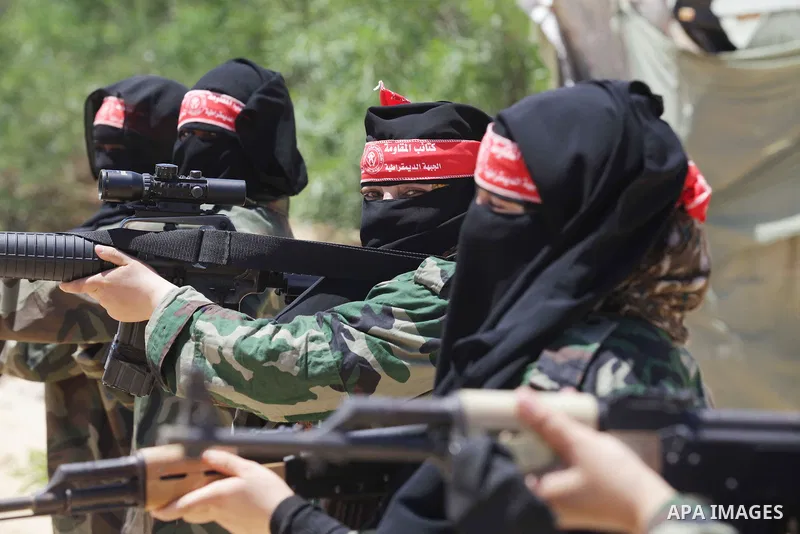 Female Palestinian militants from the Democratic Front for the Liberation of Palestine (DFLP) take part in a training session in Rafah in the southern Gaza Strip June 10, 2013. Photo by Ashraf Amra