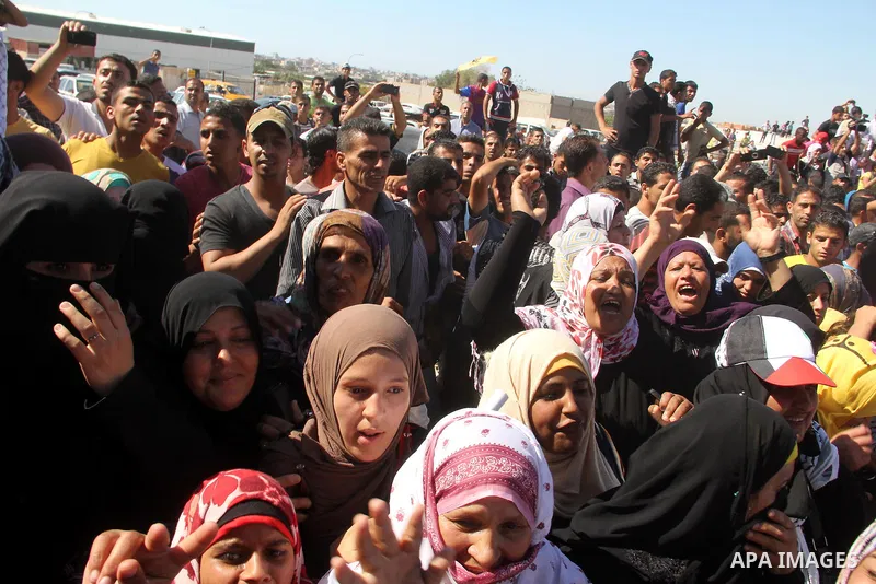 Palestinian wait for the arrival of Palestinian "Arab Idol" Mohammed Assaf at Rafah crossing in the southern Gaza Strip June 25, 2013.Tens of thousands of joyous fans turned out on Tuesday to welcome Assaf on his return...