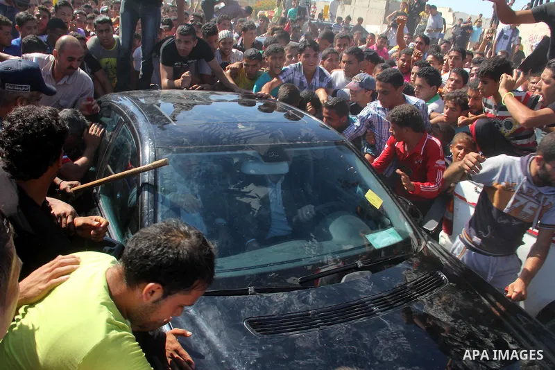 Palestinian wait for the arrival of Palestinian "Arab Idol" Mohammed Assaf at Rafah crossing in the southern Gaza Strip June 25, 2013.Tens of thousands of joyous fans turned out on Tuesday to welcome Assaf on his return...