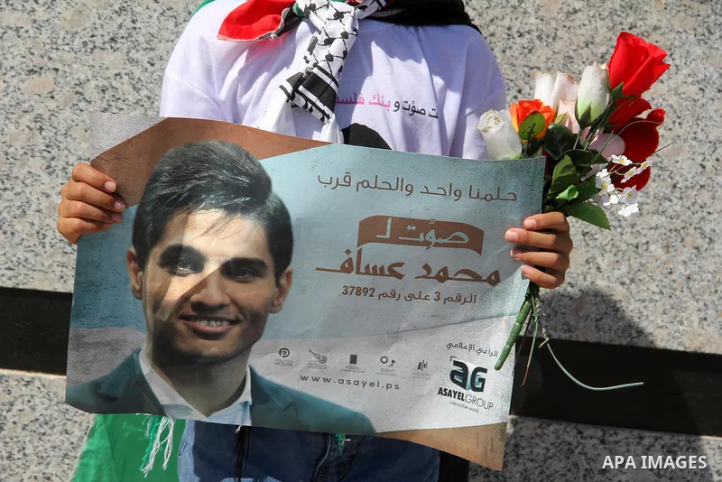 Palestinian wait for the arrival of Palestinian "Arab Idol" Mohammed Assaf at Rafah crossing in the southern Gaza Strip June 25, 2013.Tens of thousands of joyous fans turned out on Tuesday to welcome Assaf on his return...