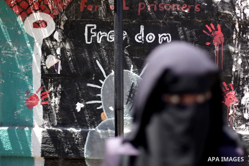 Palestinians hold banners during a protest in front of the Red Cross in Gaza city on June 26, 2013 in solidarity with Palestinian and Jordanians prisoners held by Israel to demand their release from detention without tri...
