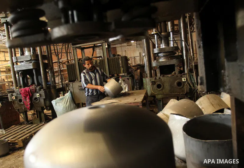 A Palestinian worker carries a piece of a gas cylinder at gas cylinders' factory in Gaza city on June 30, 2013. Egypt has intensified a crackdown on smuggling tunnels between its volatile Sinai desert and the Gaza Strip,...