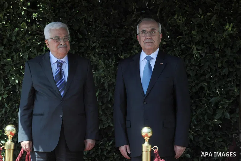 Lebanese President Michel Suleiman (R) receives Palestinian President Mahmud Abbas (L) at the Presidential palace in Baabda east of Beirut, Lebanon, 03 July 2013. Abbas flew to Lebanon via Jordan, and is expected to offe...