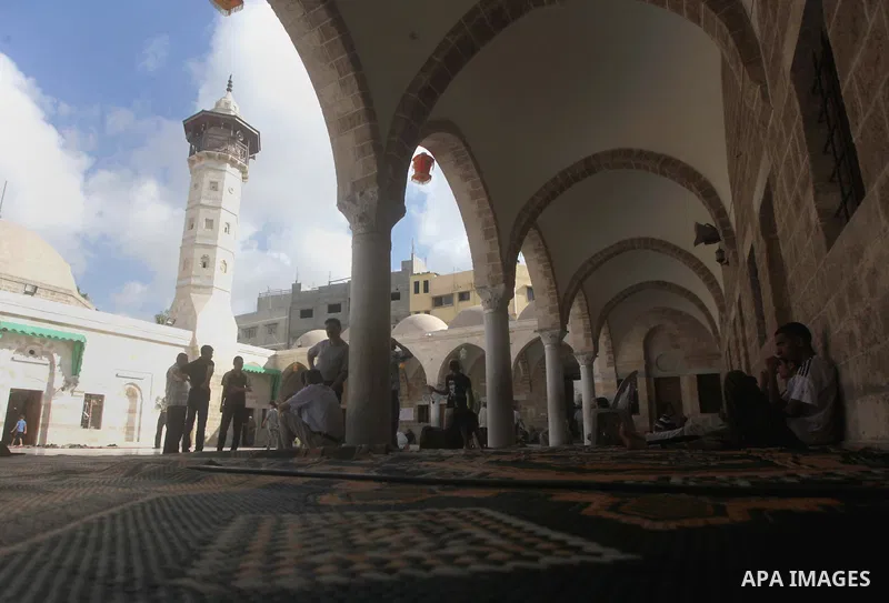 Palestinians read verses from the Koran, Islam's holy book, at al-Omari mosque on the first day of the Muslim fasting month of Ramadan on July 10, 2013 in Gaza City. During Ramadan, one of the five main religious obligat...