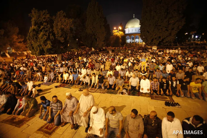 Palestinian Muslims perfom praying Taraweeh in al Aqsa mosque in the old city of Jerusalem after breaking the fast on the First day of the Moslem holy month of Ramadan on July 10, 2013. Photo by Saeed Qaq
