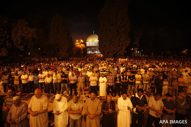 Palestinian Muslims perfom praying Taraweeh in al Aqsa mosque in the old city of Jerusalem after breaking the fast on the First day of the Moslem holy month of Ramadan on July 10, 2013. Photo by Saeed Qaq