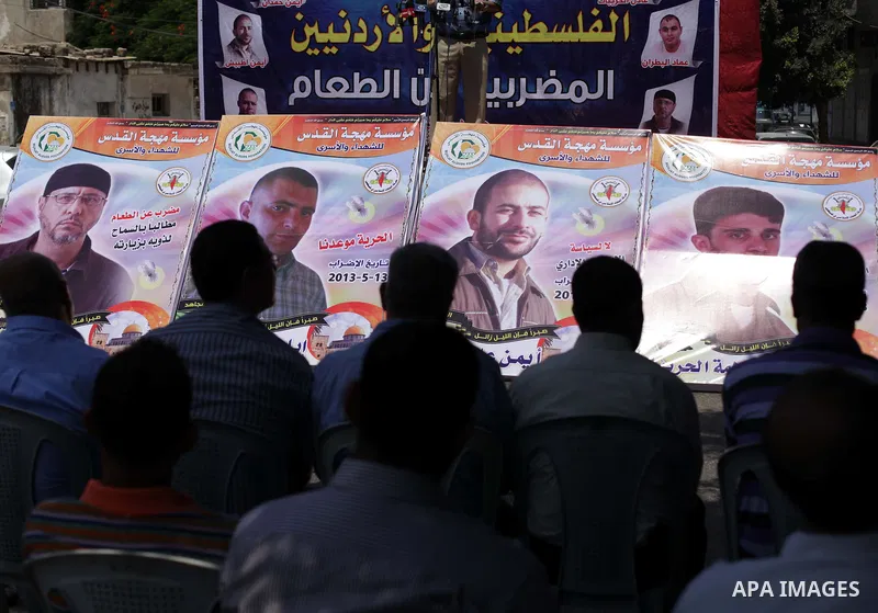 Palestinian Jihad Islamic supporters participate in a demonstration calling for release of Palestinian prisoners held in the Israeli jails in Gaza City, on July 14, 2013. Photo by Ashraf Amra