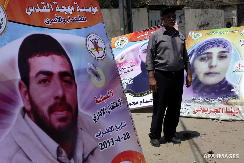 Palestinian Jihad Islamic supporters participate in a demonstration calling for release of Palestinian prisoners held in the Israeli jails in Gaza City, on July 14, 2013. Photo by Ashraf Amra