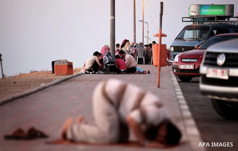 Palestinian Families break their fasting at the beach during the holy fasting month of Ramadan, in Gaza city on July 22, 2013. During Ramadan, muslims around the world are observing the holy fasting month of Ramadan in w...
