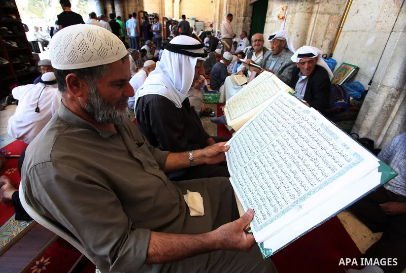 Palestinian worshipers read the holy Quran at al-Aqsa mosque during the Muslims fasting month of Ramadan, in Jerusalem's old city, Aug 04, 2013. Throughout the month, devout Muslims must abstain from food and drink from...