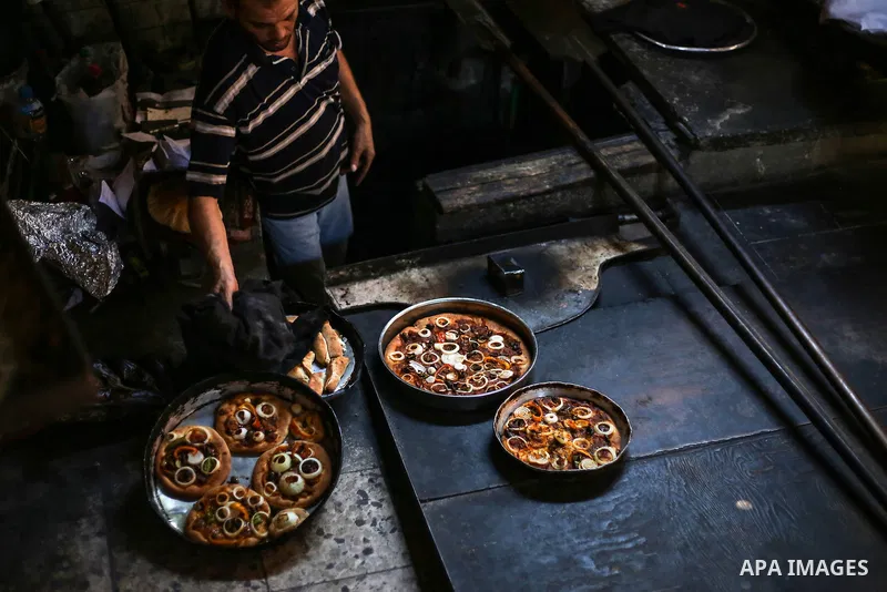 A Palestinian baker prepares Iftar meal at his traditional bakery during the Muslim fasting month of Ramadan, in Khan Younis, in southern Gaza strip, Aug 04, 2013. Ramadan is the holiest month in the Muslim calendar, dur...