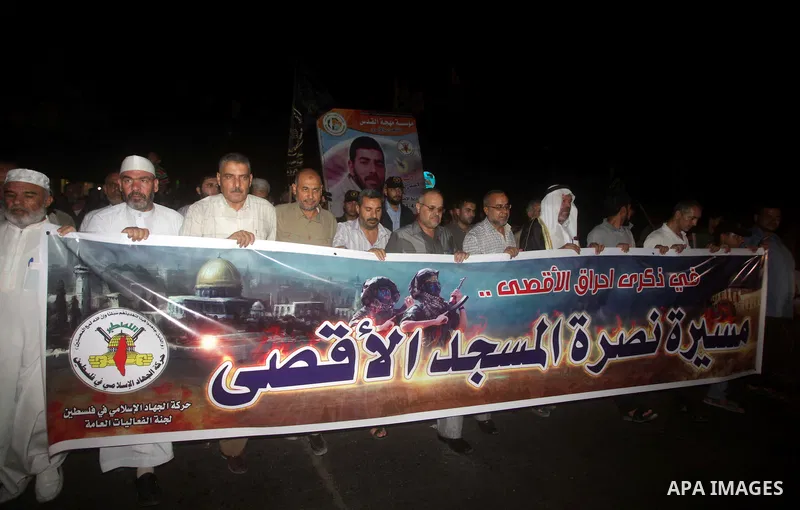 Palestinian supporters of Jihad Islamic movement take part in a march to commemorate the 43rd anniversary of the attempted burning of the Al-Aqsa mosque, in Gaza City on Aug 20, 2013. Photo by Ashraf Amra