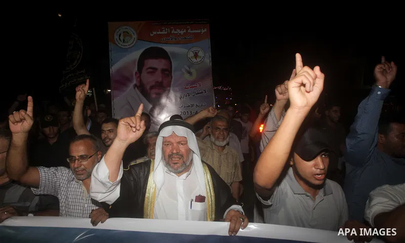 Palestinian supporters of Jihad Islamic movement take part in a march to commemorate the 43rd anniversary of the attempted burning of the Al-Aqsa mosque, in Gaza City on Aug 20, 2013. Photo by Ashraf Amra
