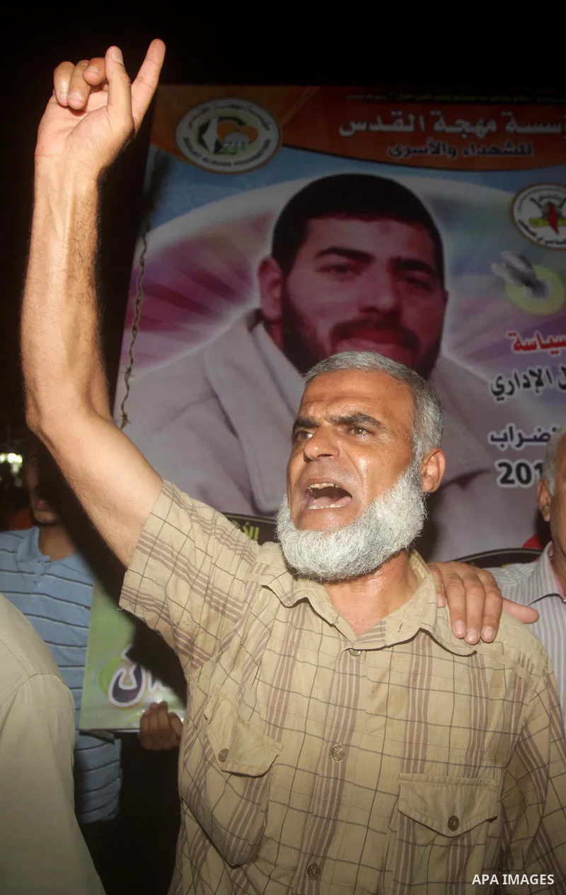 Palestinian supporters of Jihad Islamic movement take part in a march to commemorate the 43rd anniversary of the attempted burning of the Al-Aqsa mosque, in Gaza City on Aug 20, 2013. Photo by Ashraf Amra