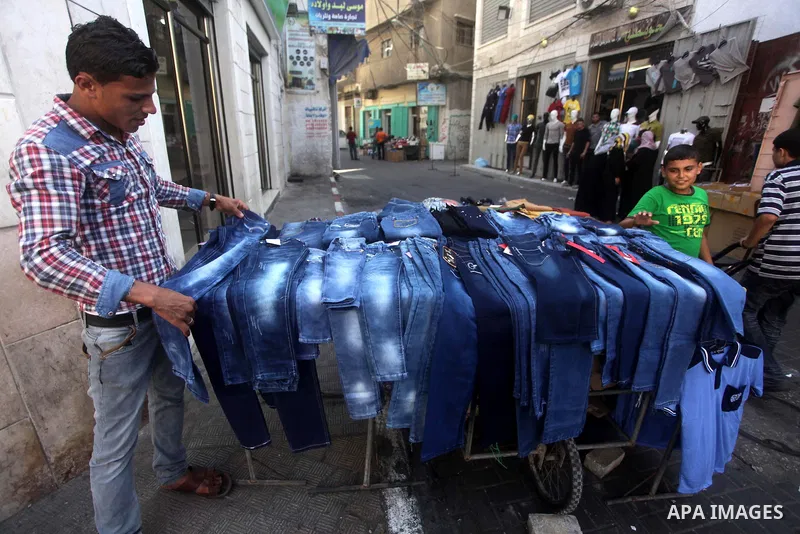 Palestinians shop during preperation for the new school year at a market in Gaza City on Aug 21, 2013. Palestinian Ministry of Education announced the 25 August is the first day of new school year in the West Bank and Ga...