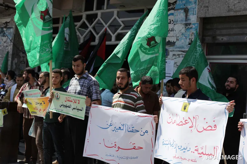 Palestinians hold banners during a protest calling for stop against members of Hamas violence by Ramallah government, in Gaza city on Aug. 22, 2013. Photo by Ashraf Amra